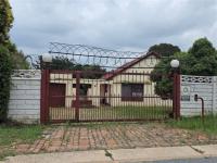 Front View of property in Lombardy East