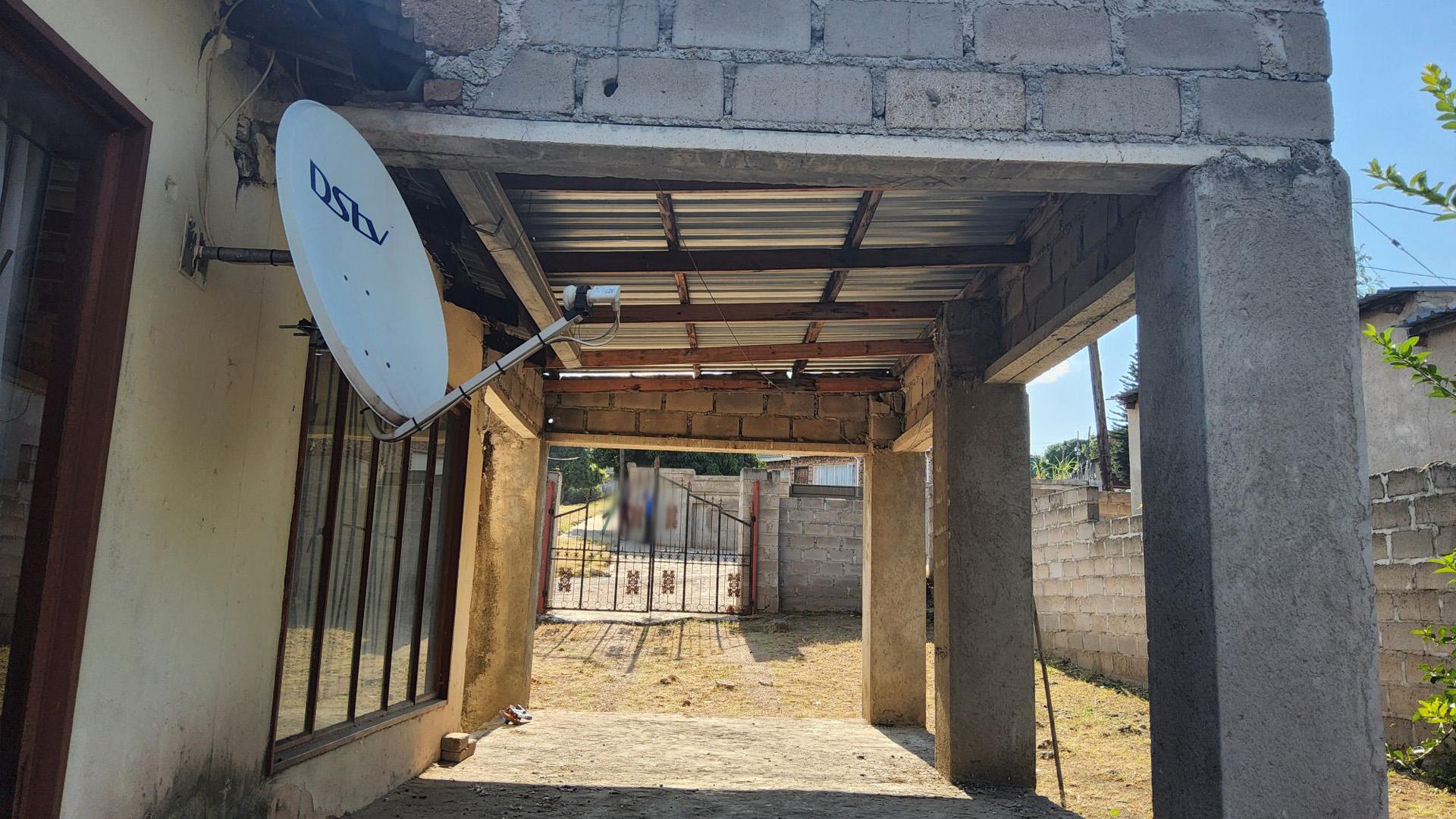 Carport  of property in Matsulu