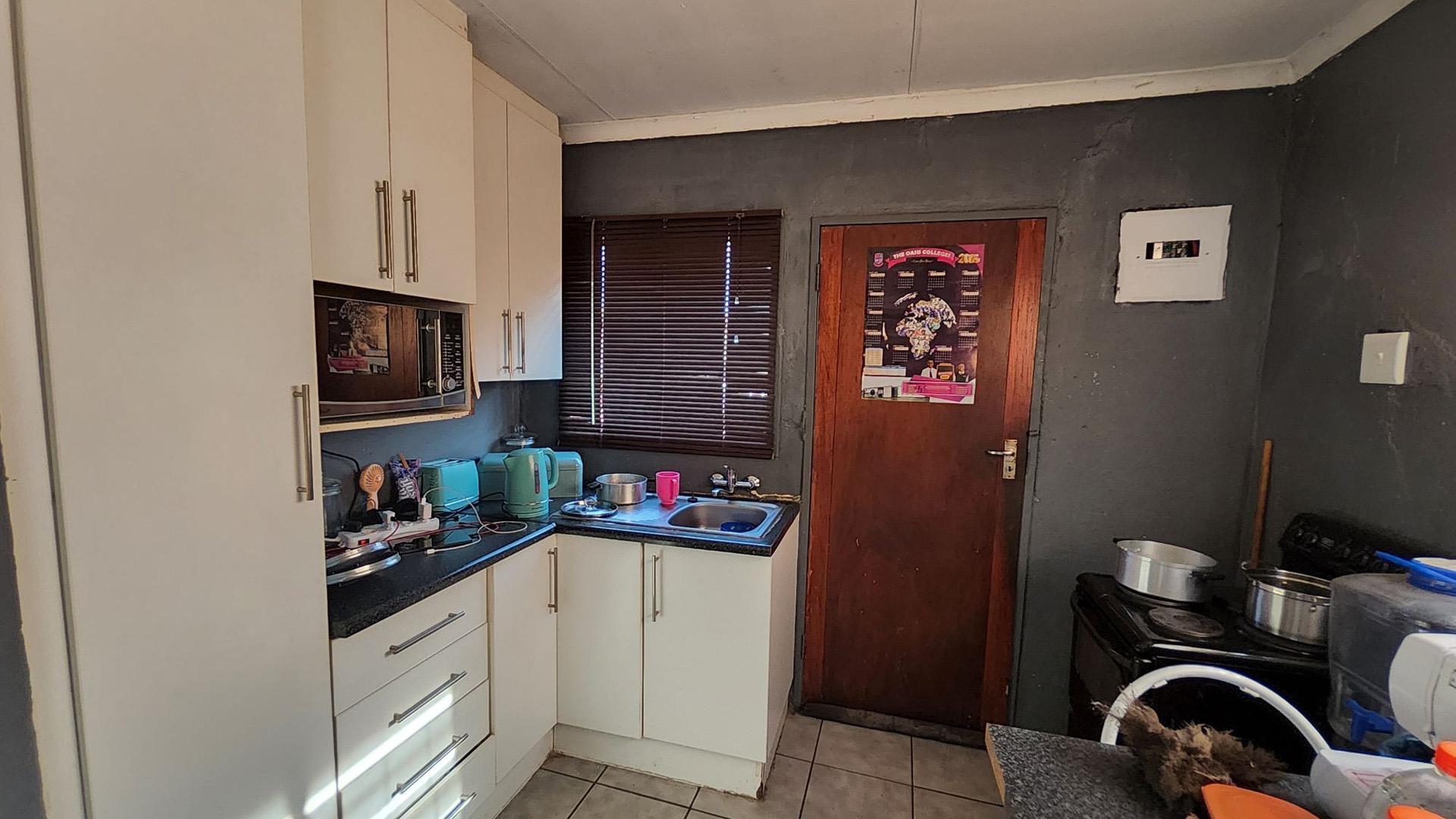 Kitchen of property in Matsulu