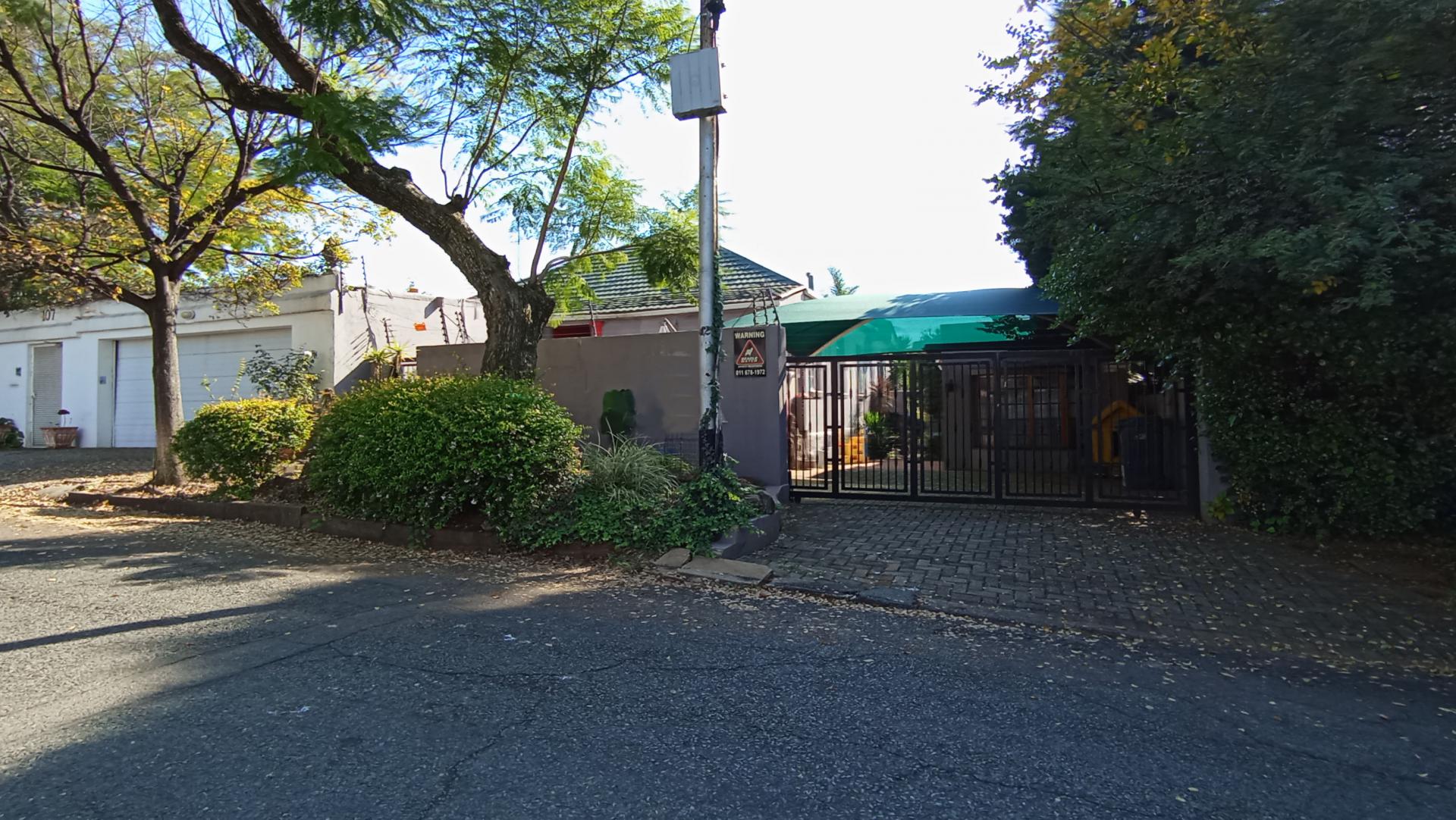 Front View of property in Melville