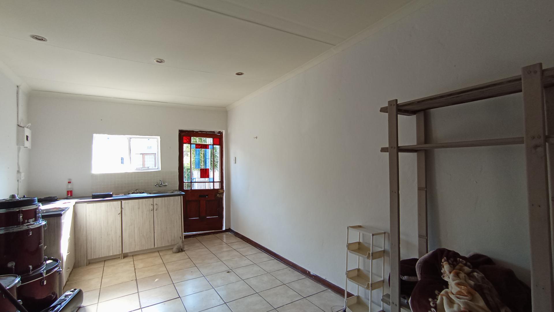 Bed Room 1 - 34 square meters of property in Melville
