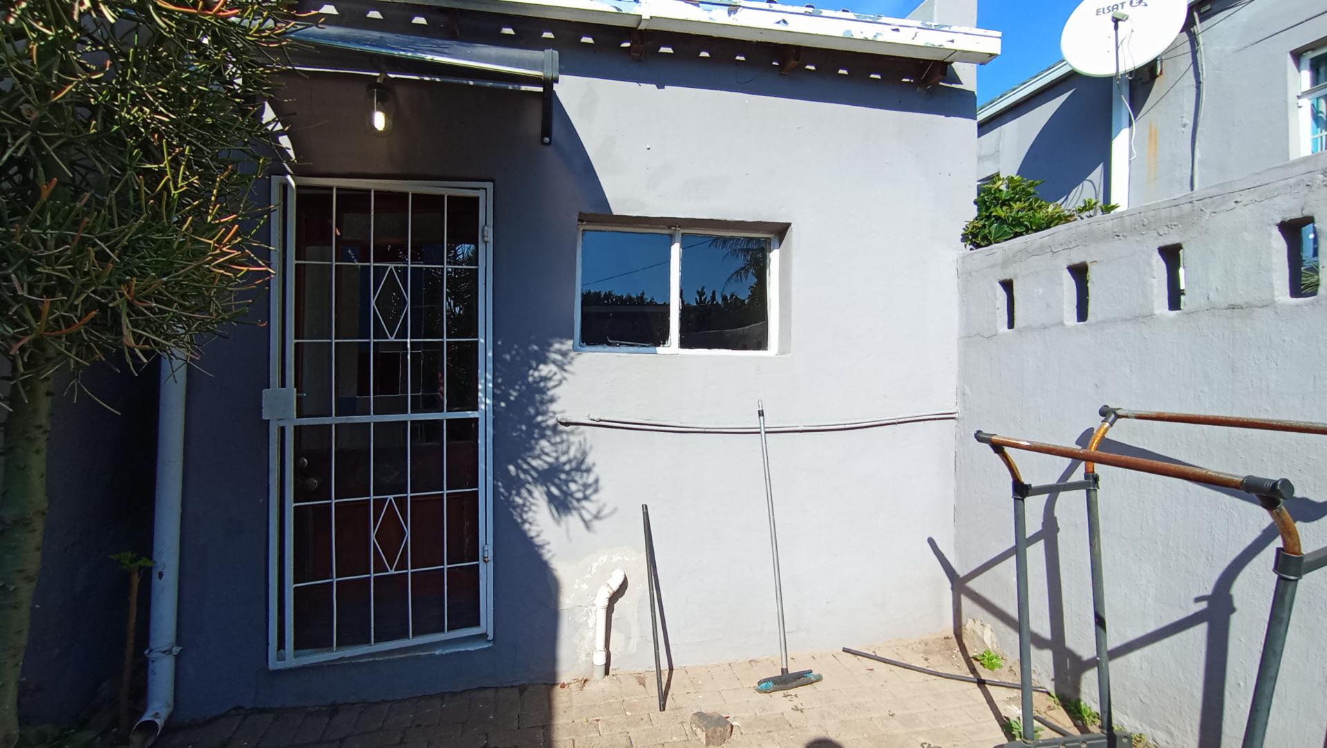 Front View of property in Melville