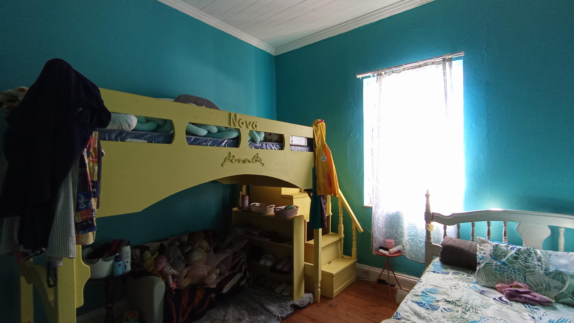 Bed Room 1 - 34 square meters of property in Melville