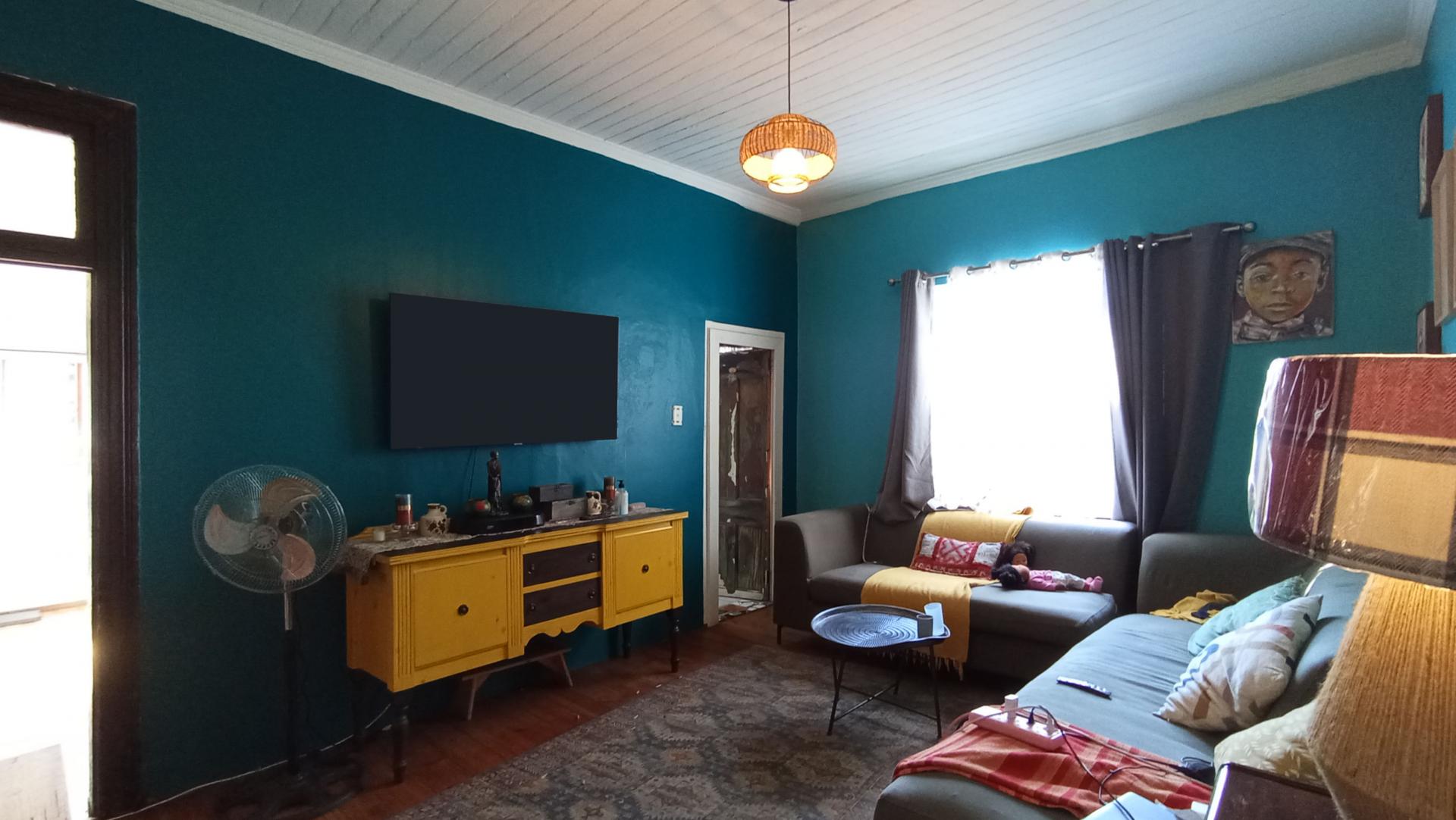 Lounges - 20 square meters of property in Melville