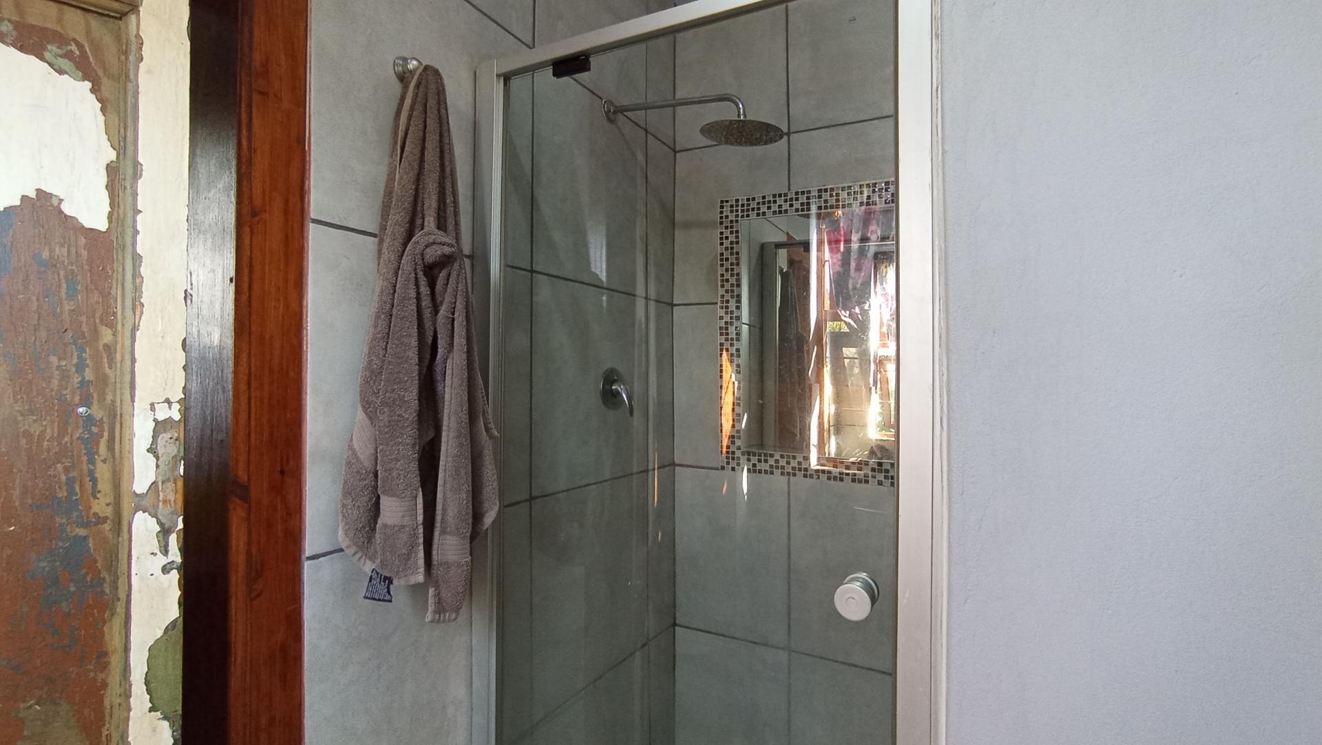 Bathroom 1 - 8 square meters of property in Melville