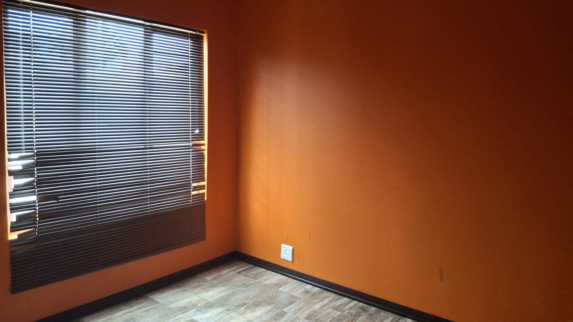 Bed Room 2 of property in Beacon Bay