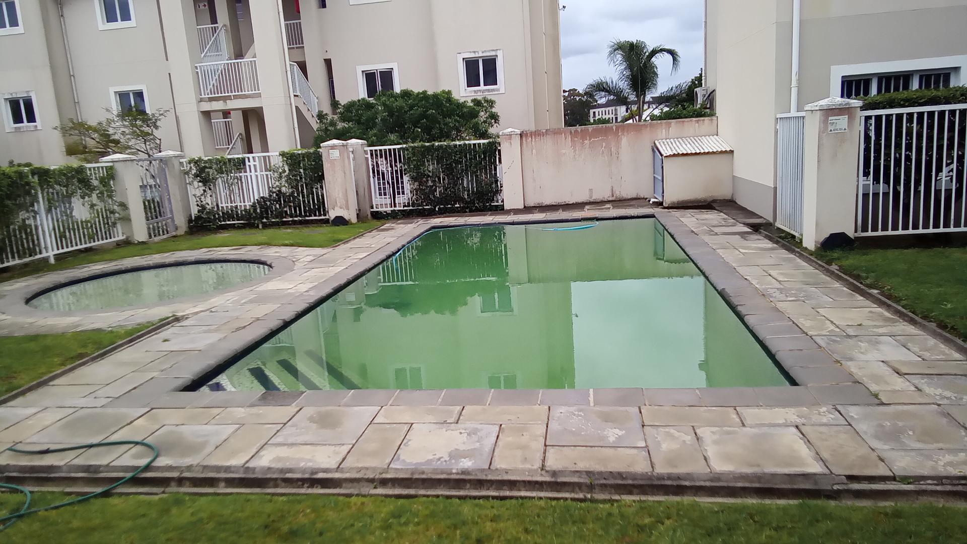Swimming Pool of property in Beacon Bay