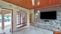 Lounges - 22 square meters of property in Veld En Vlei