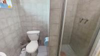 Bathroom 1 - 8 square meters of property in Veld En Vlei
