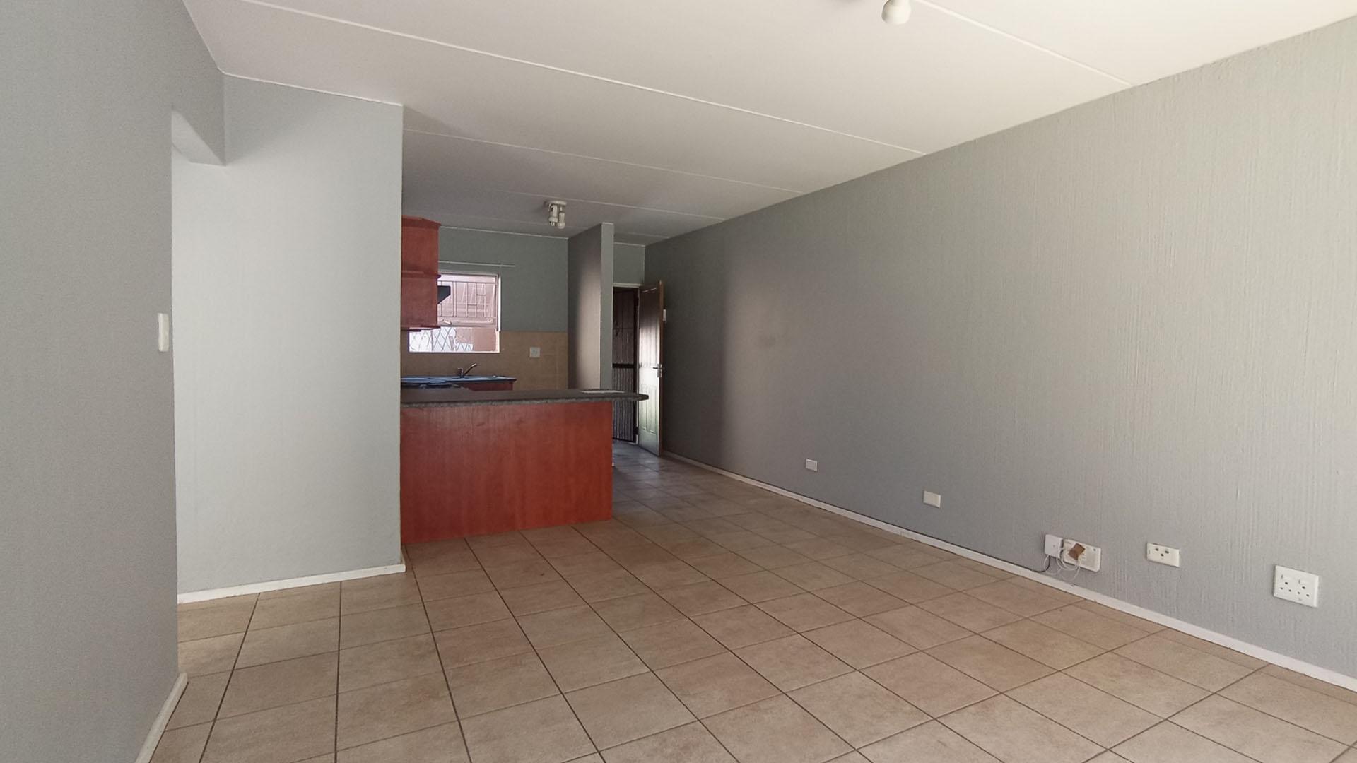 Lounges - 17 square meters of property in Vorna Valley