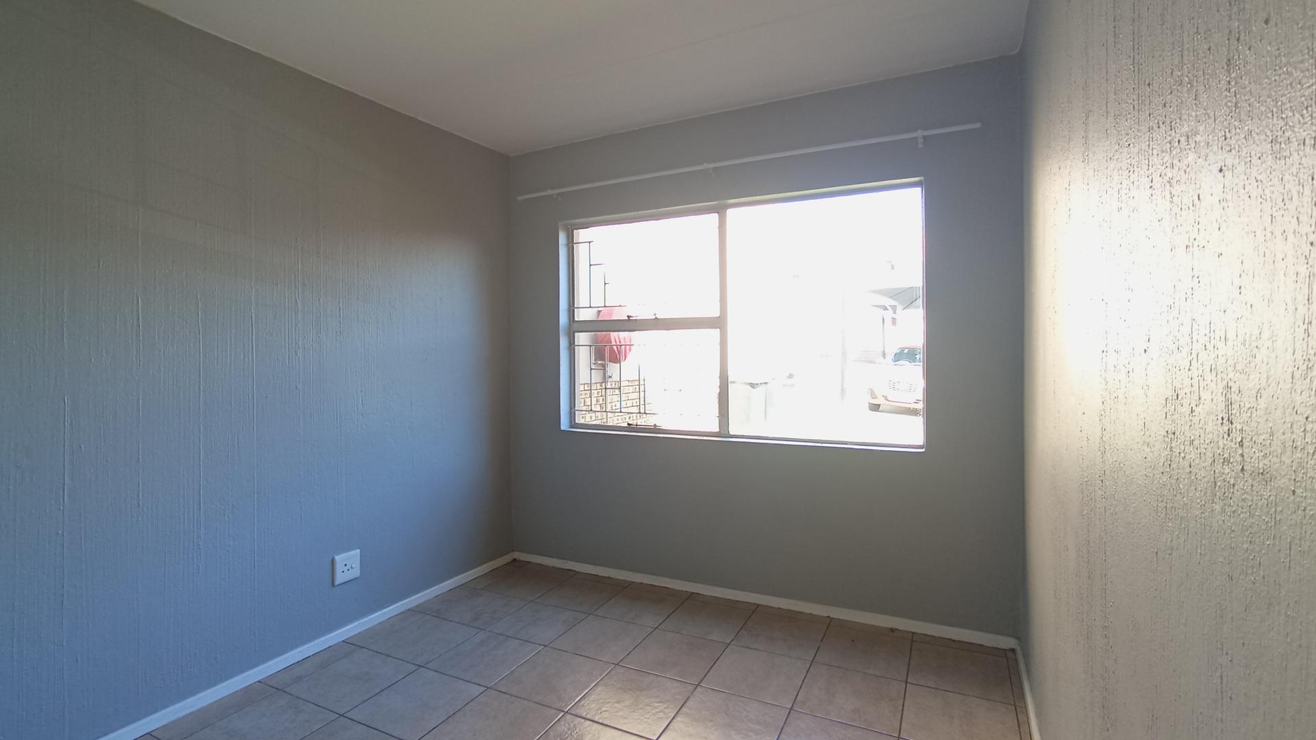 Bed Room 2 - 10 square meters of property in Vorna Valley