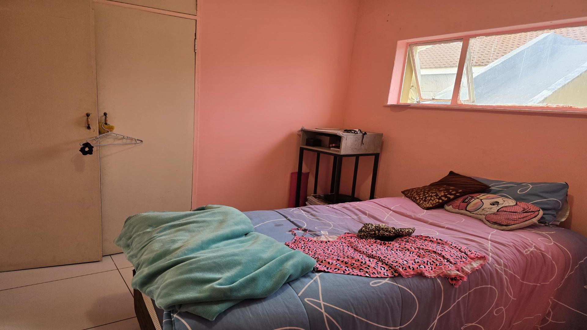 Bed Room 2 of property in Mmabatho