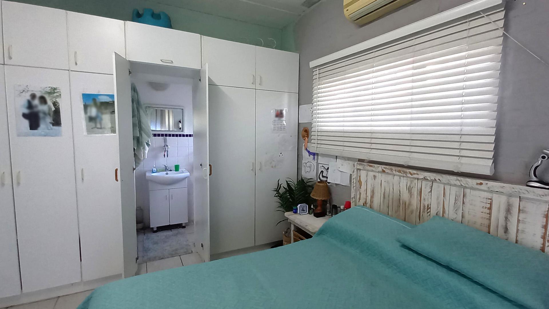 Bed Room 3 of property in Van Dyks Bay