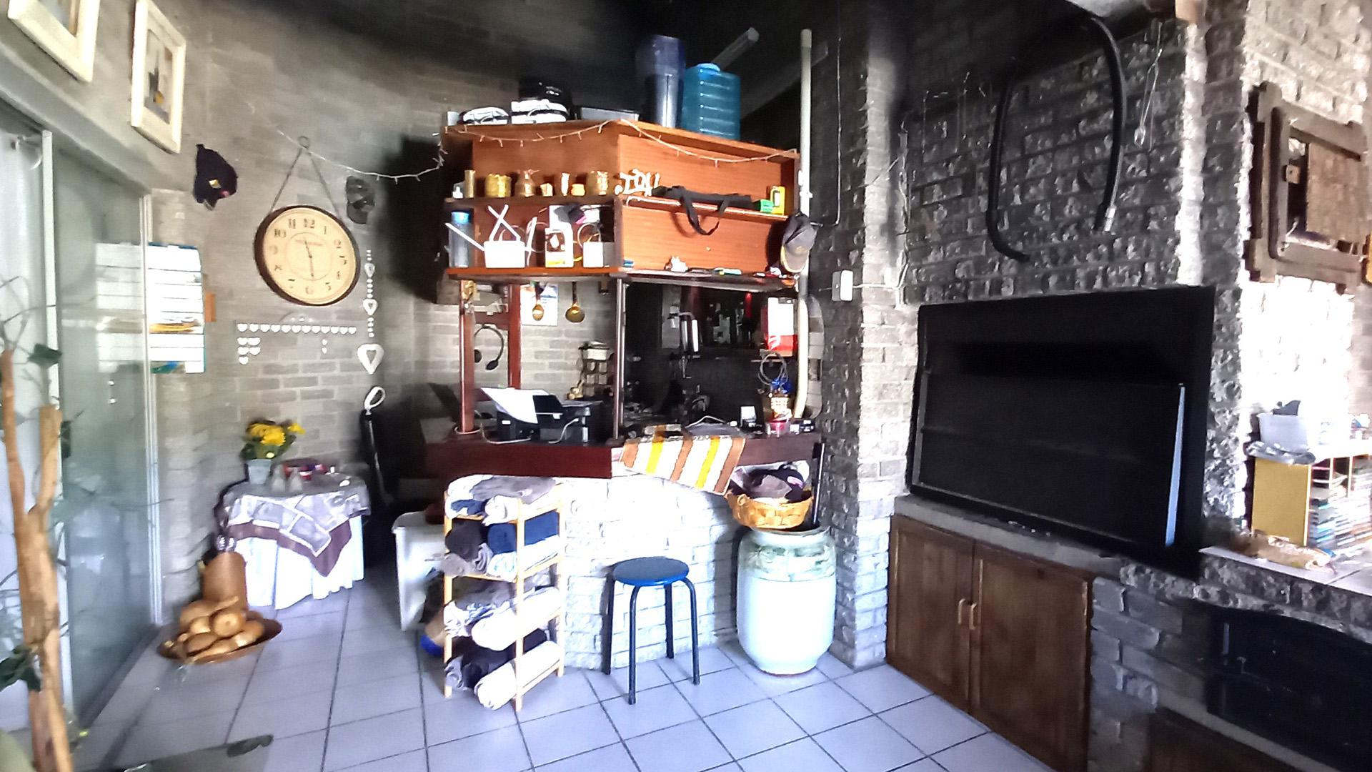 Entertainment of property in Van Dyks Bay