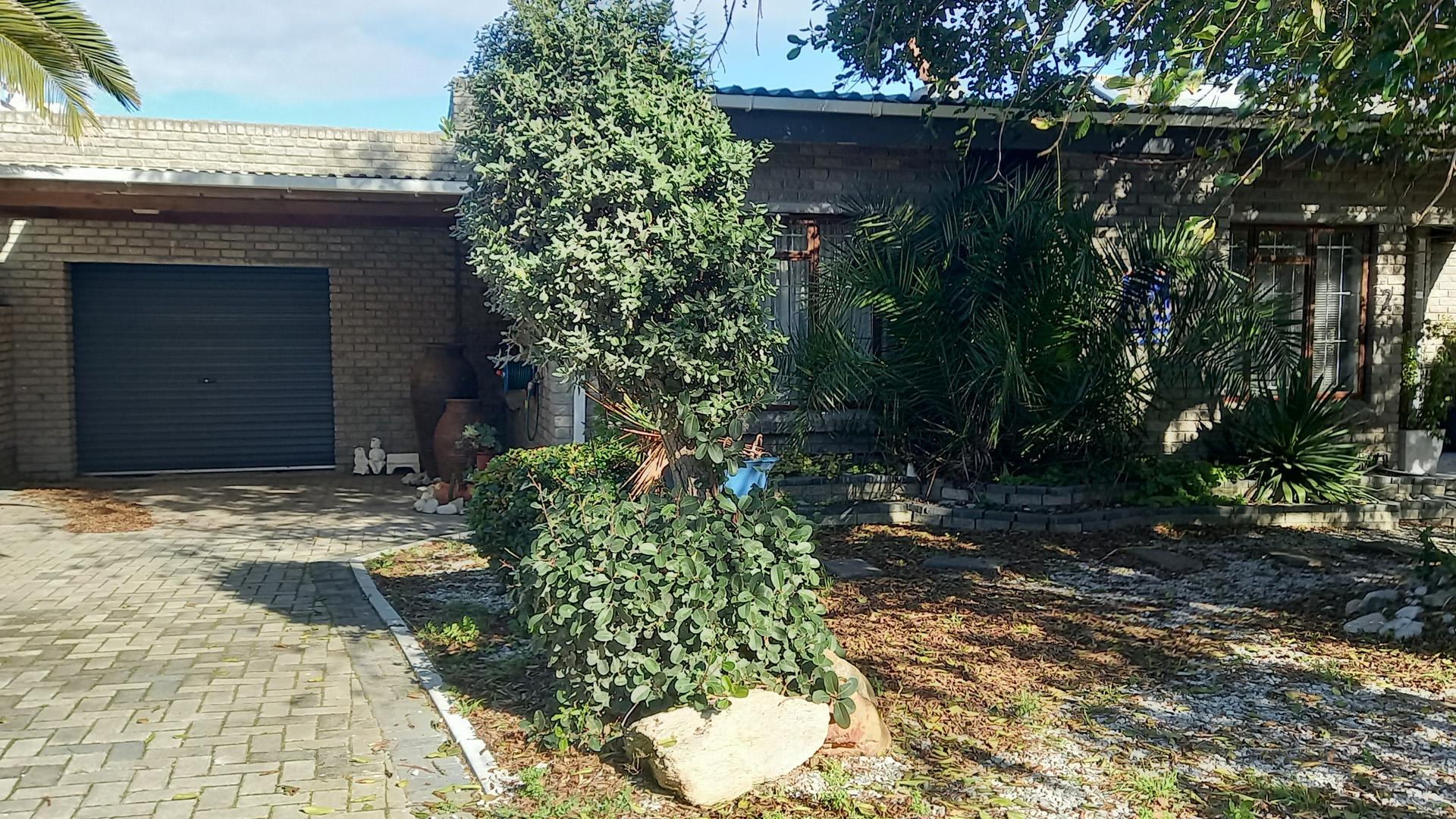 Front View of property in Van Dyks Bay