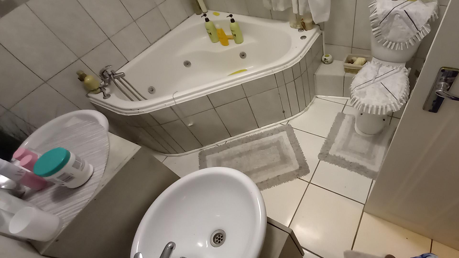 Bathroom 1 of property in Van Dyks Bay