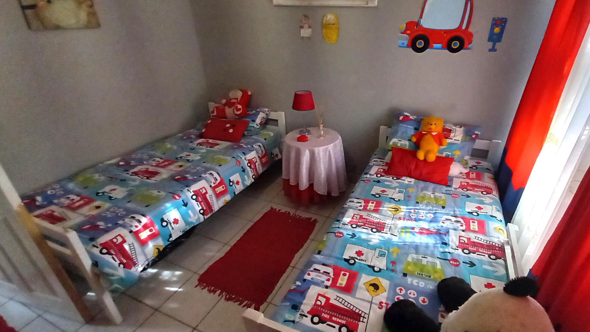 Bed Room 2 of property in Van Dyks Bay