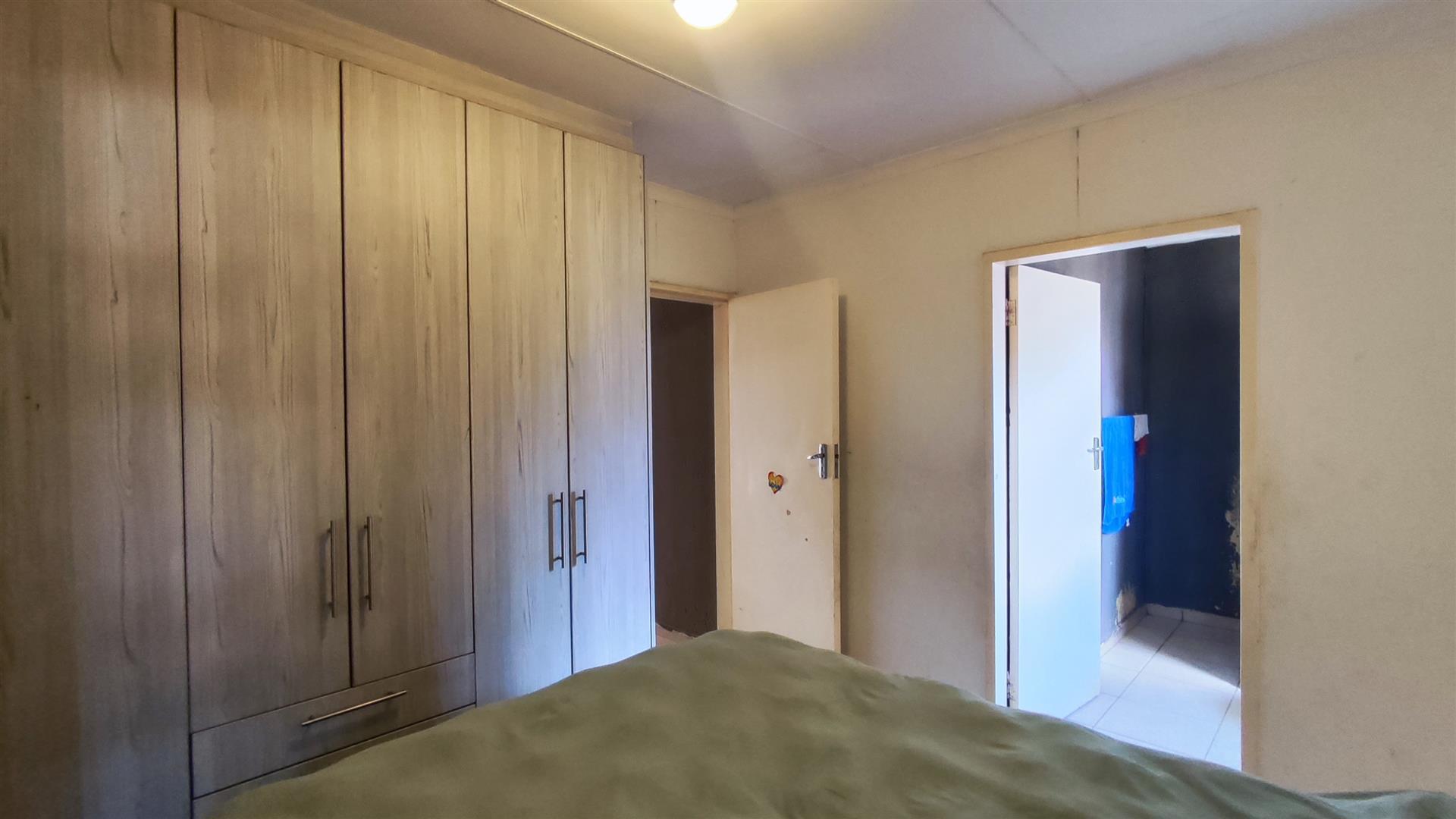 Main Bedroom - 13 square meters of property in Windmill Park