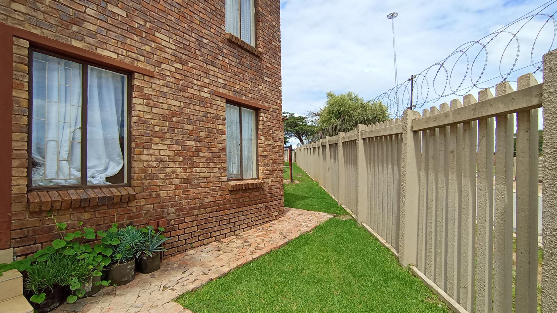 Backyard of property in Olievenhoutbos