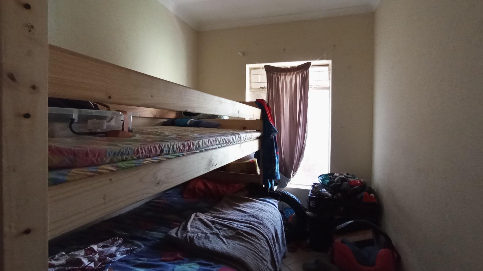 Bed Room 2 - 10 square meters of property in Olievenhoutbos