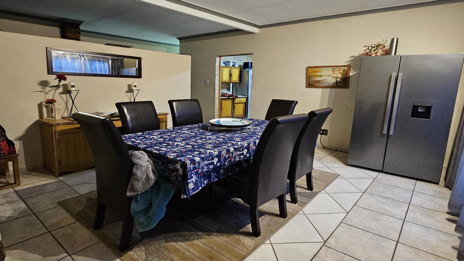 Dining Room of property in Dorandia