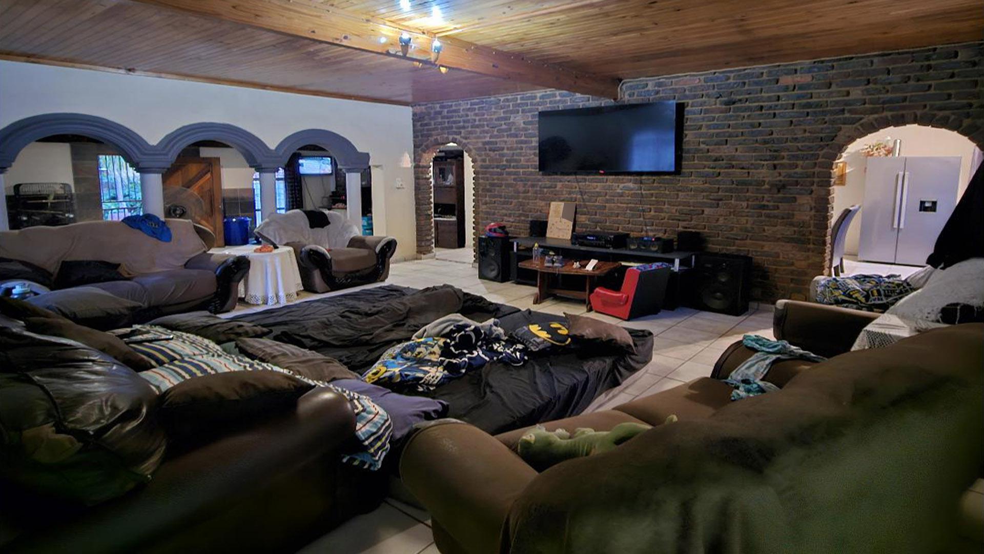 Lounges of property in Dorandia