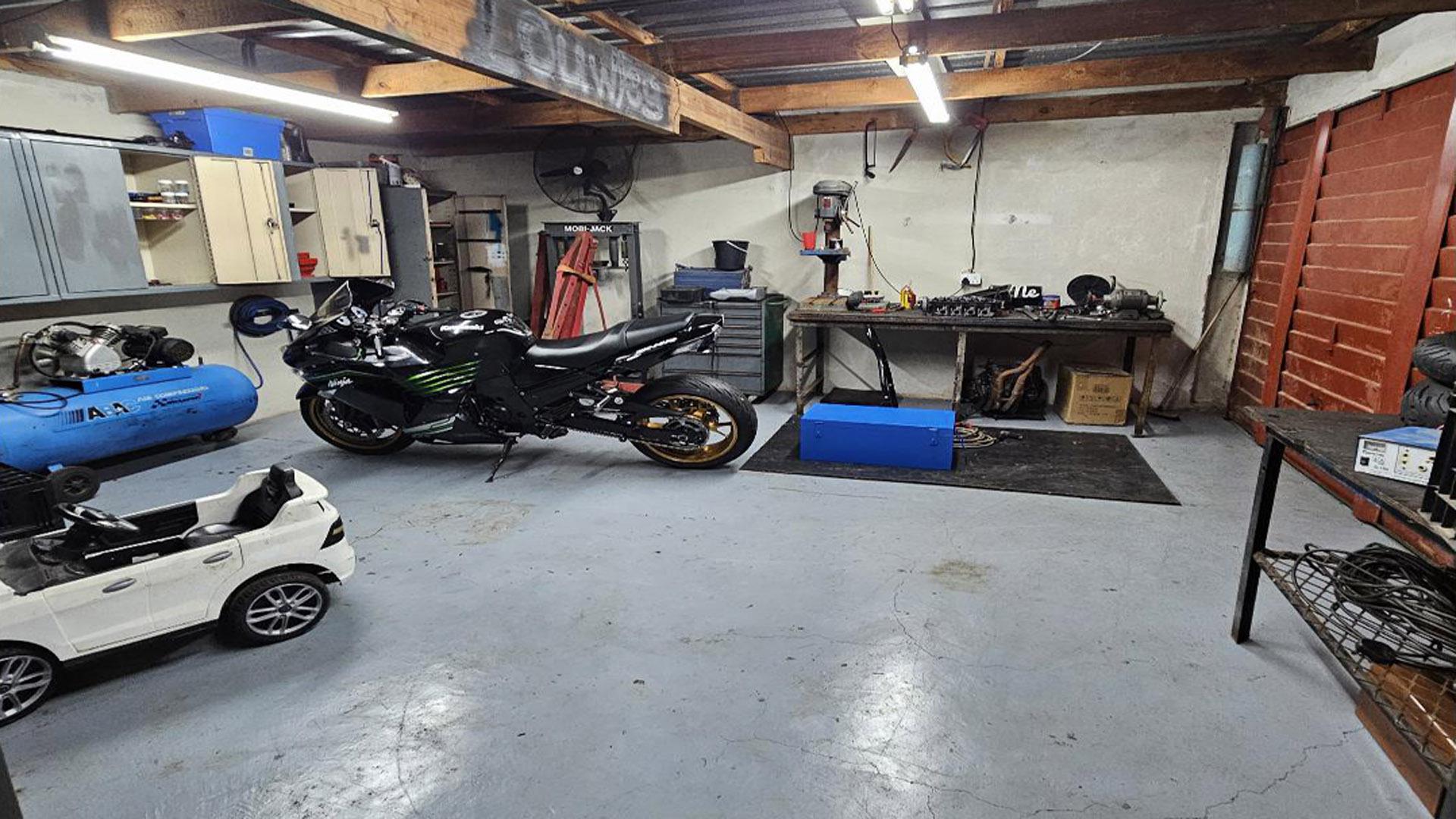 Garage of property in Dorandia