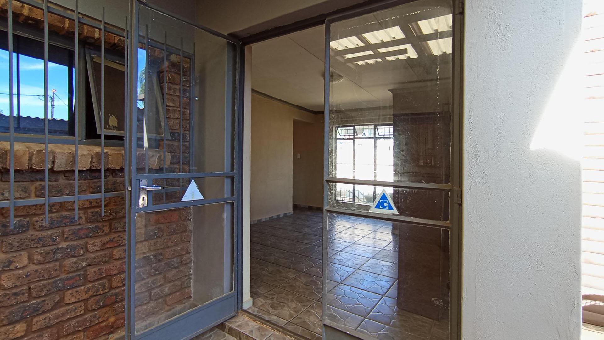Flatlet - 38 square meters of property in Dorandia