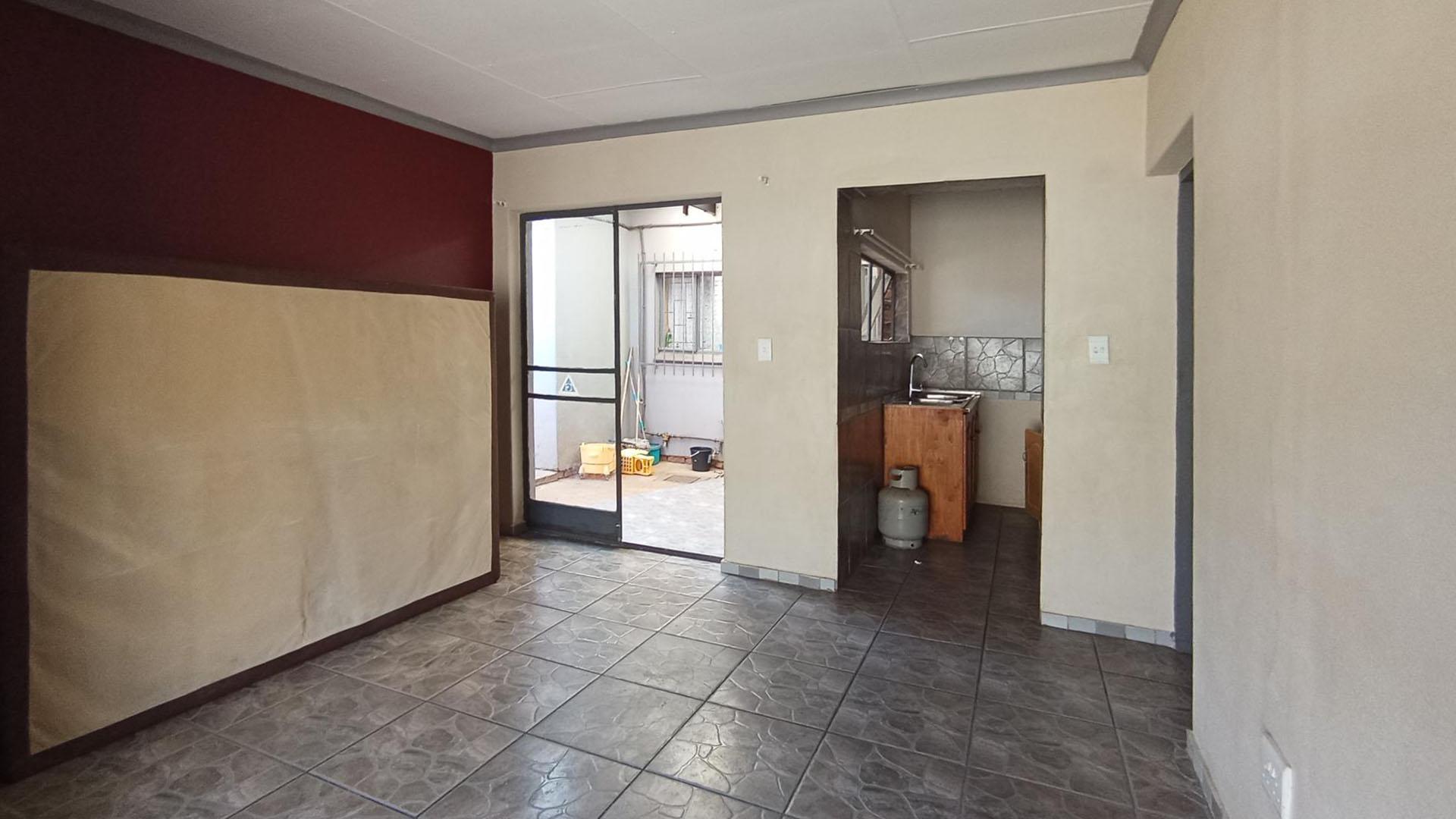 Flatlet - 38 square meters of property in Dorandia