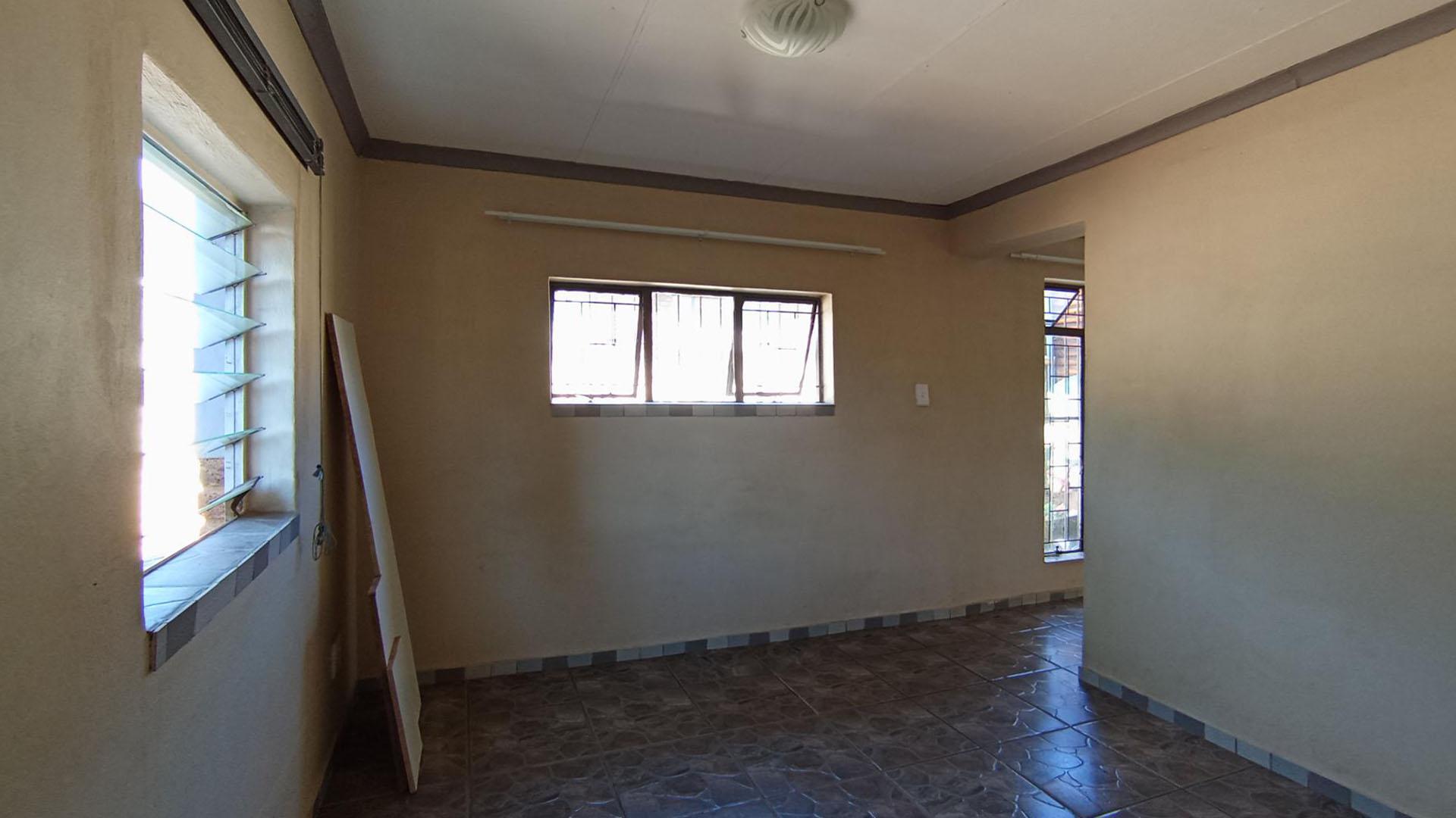 Flatlet - 38 square meters of property in Dorandia