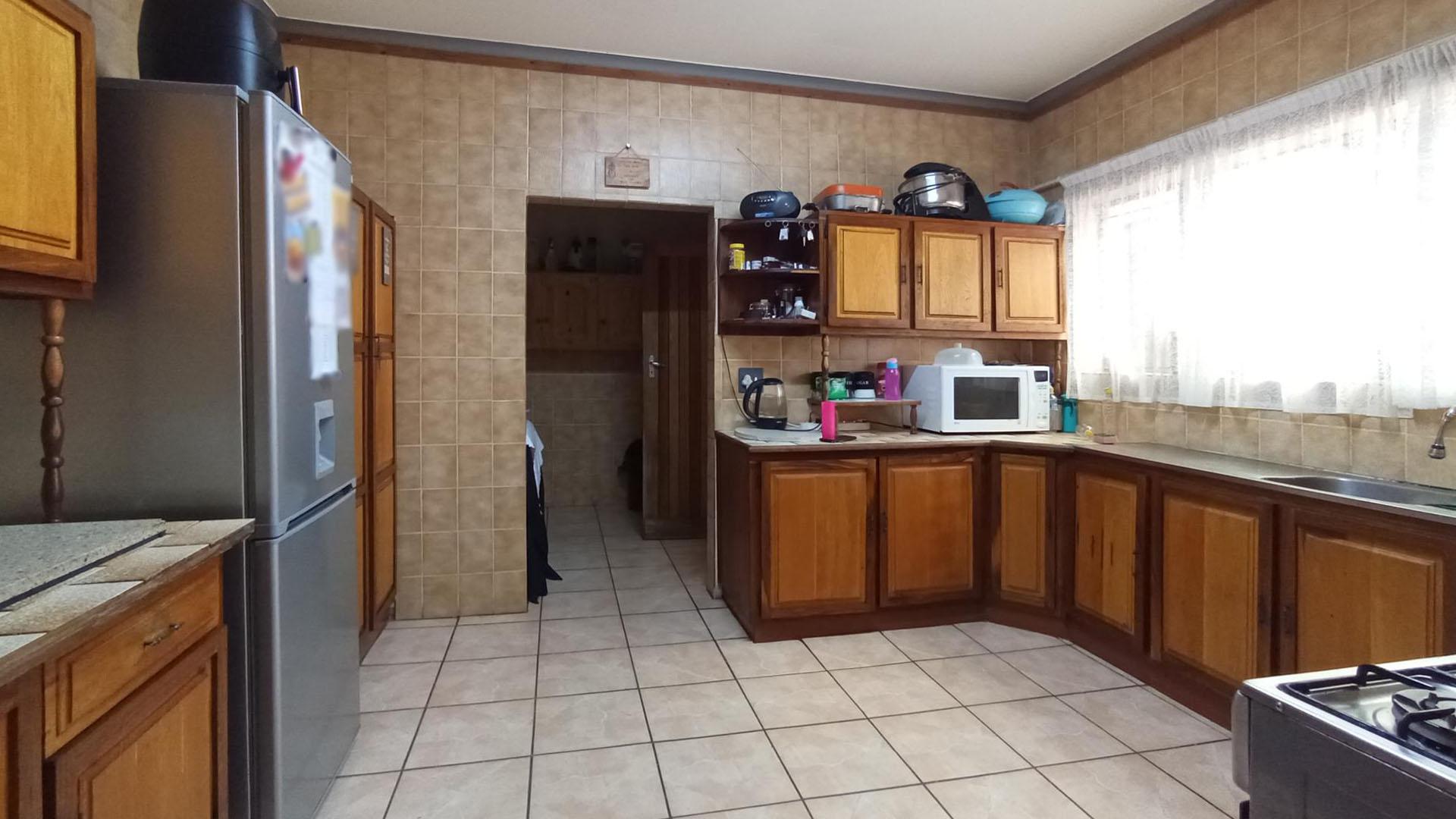 Kitchen - 14 square meters of property in Dorandia