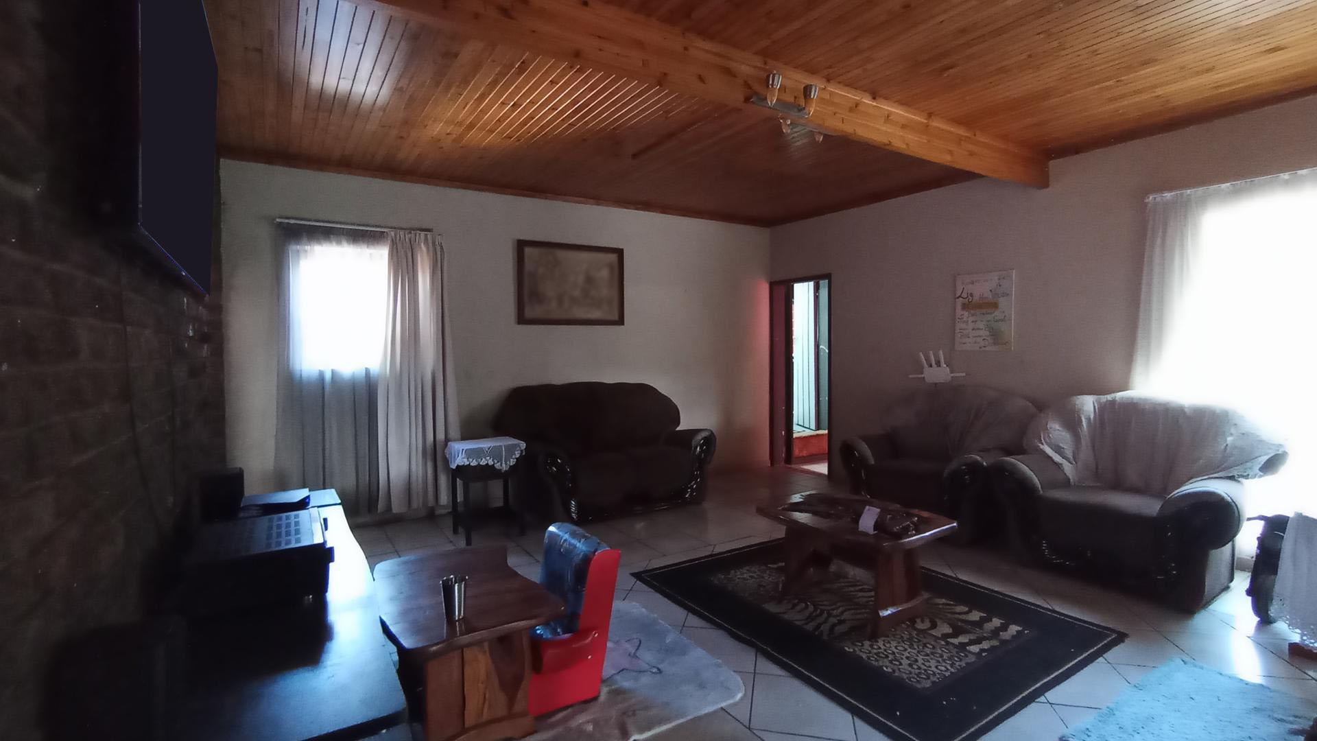 Lounges - 63 square meters of property in Dorandia