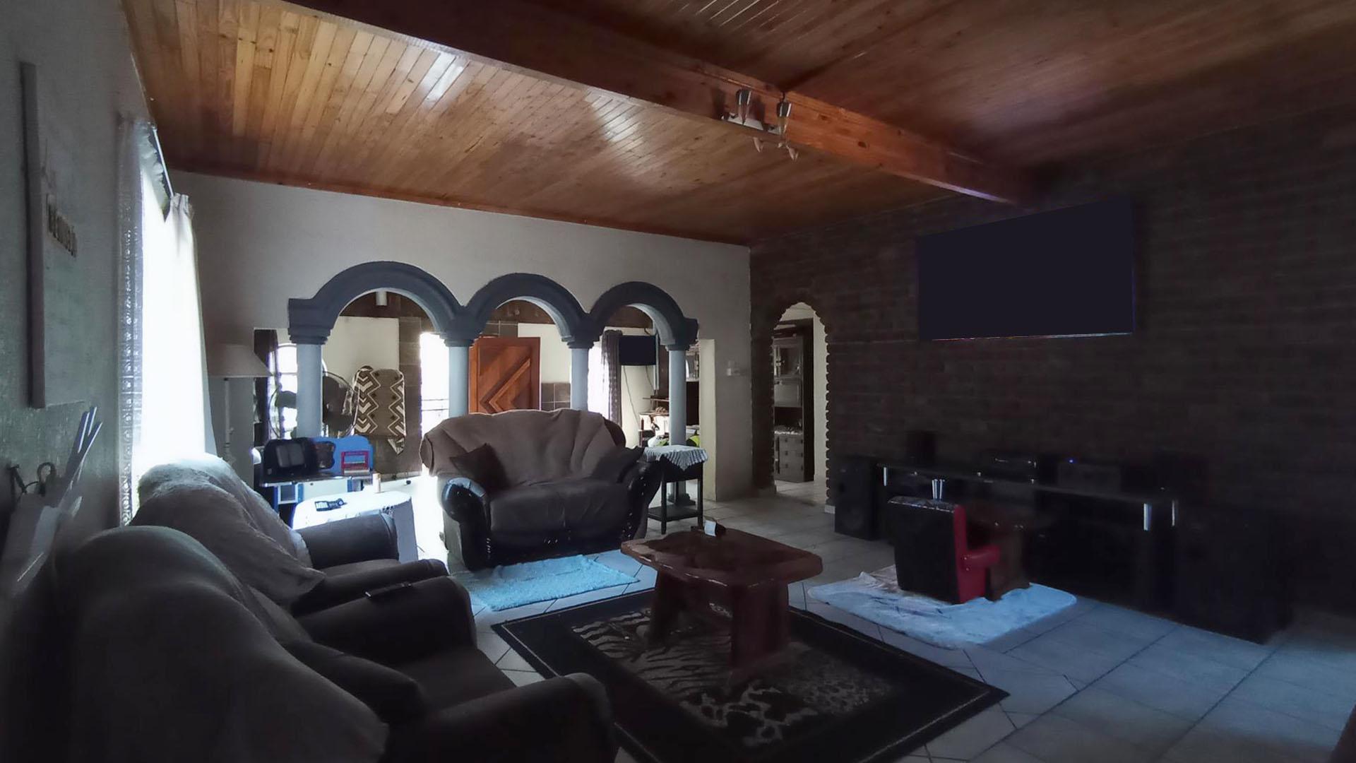 Lounges - 63 square meters of property in Dorandia