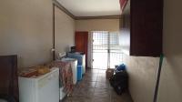 Scullery - 12 square meters of property in Dorandia
