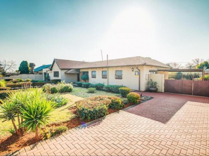 4 Bedroom House for Sale For Sale in Rondebult - MR668611