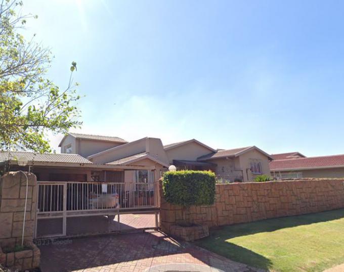 4 Bedroom House for Sale For Sale in Verwoerdpark - MR668617
