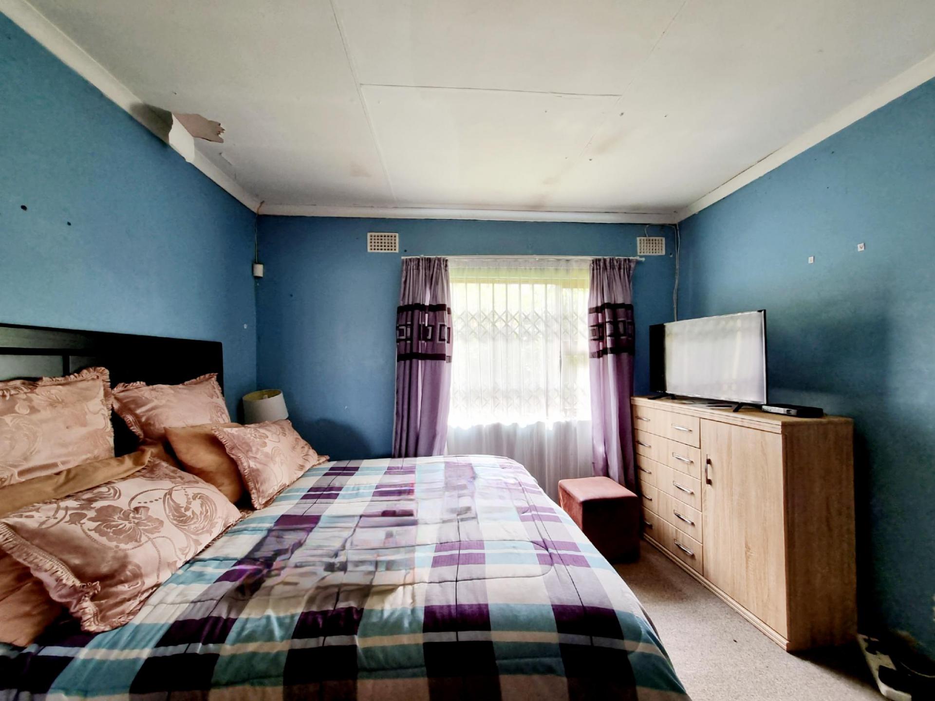 Main Bedroom of property in Umtata