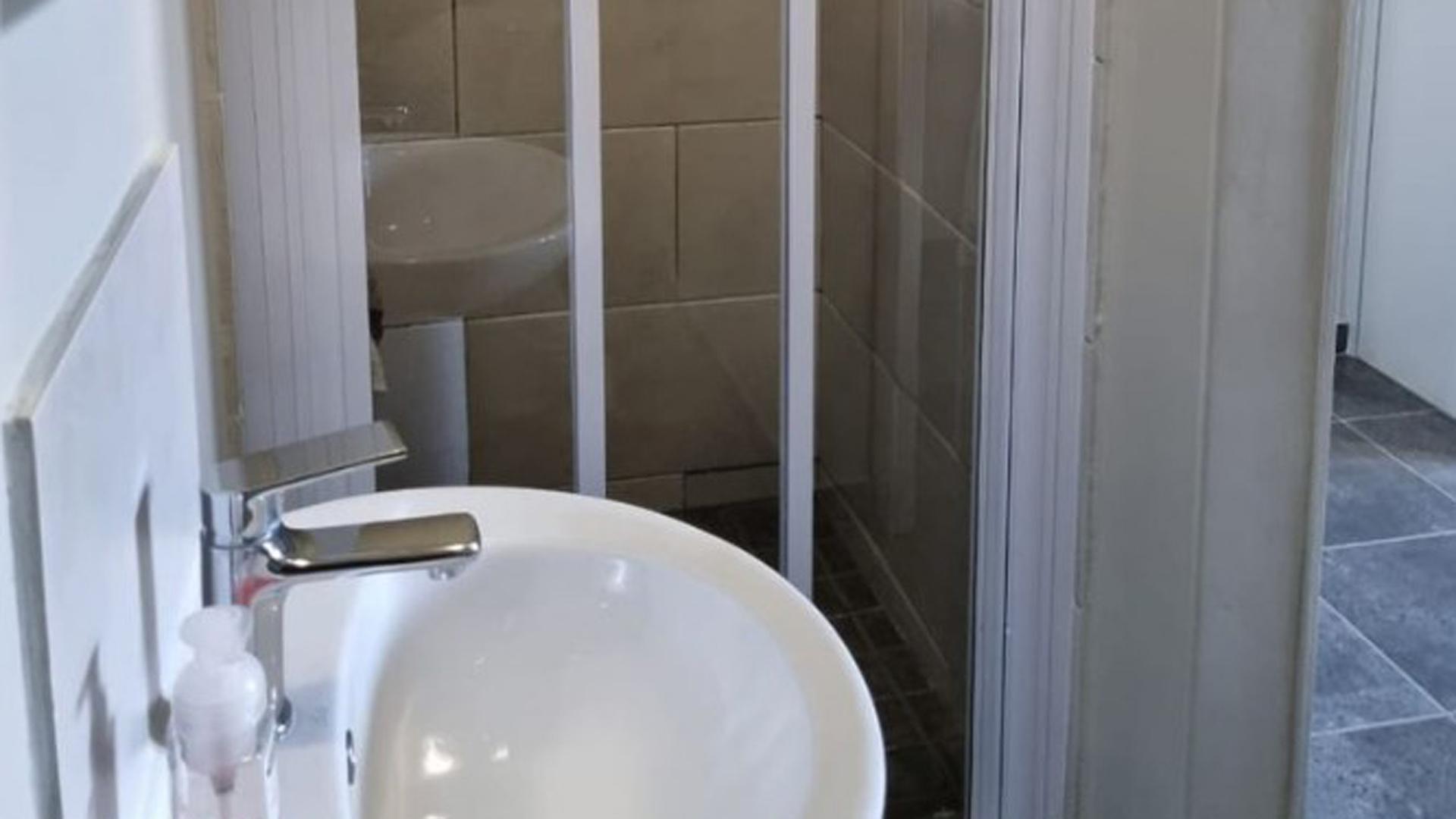 Main Bathroom - 4 square meters of property in Kuils River