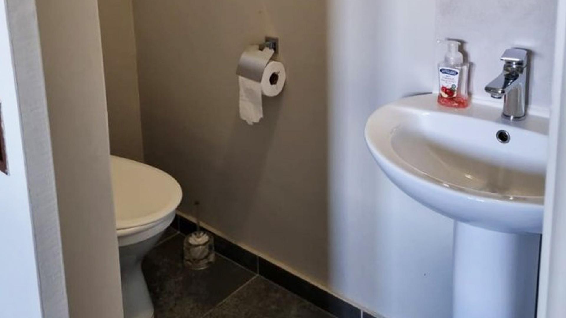 Main Bathroom - 4 square meters of property in Kuils River
