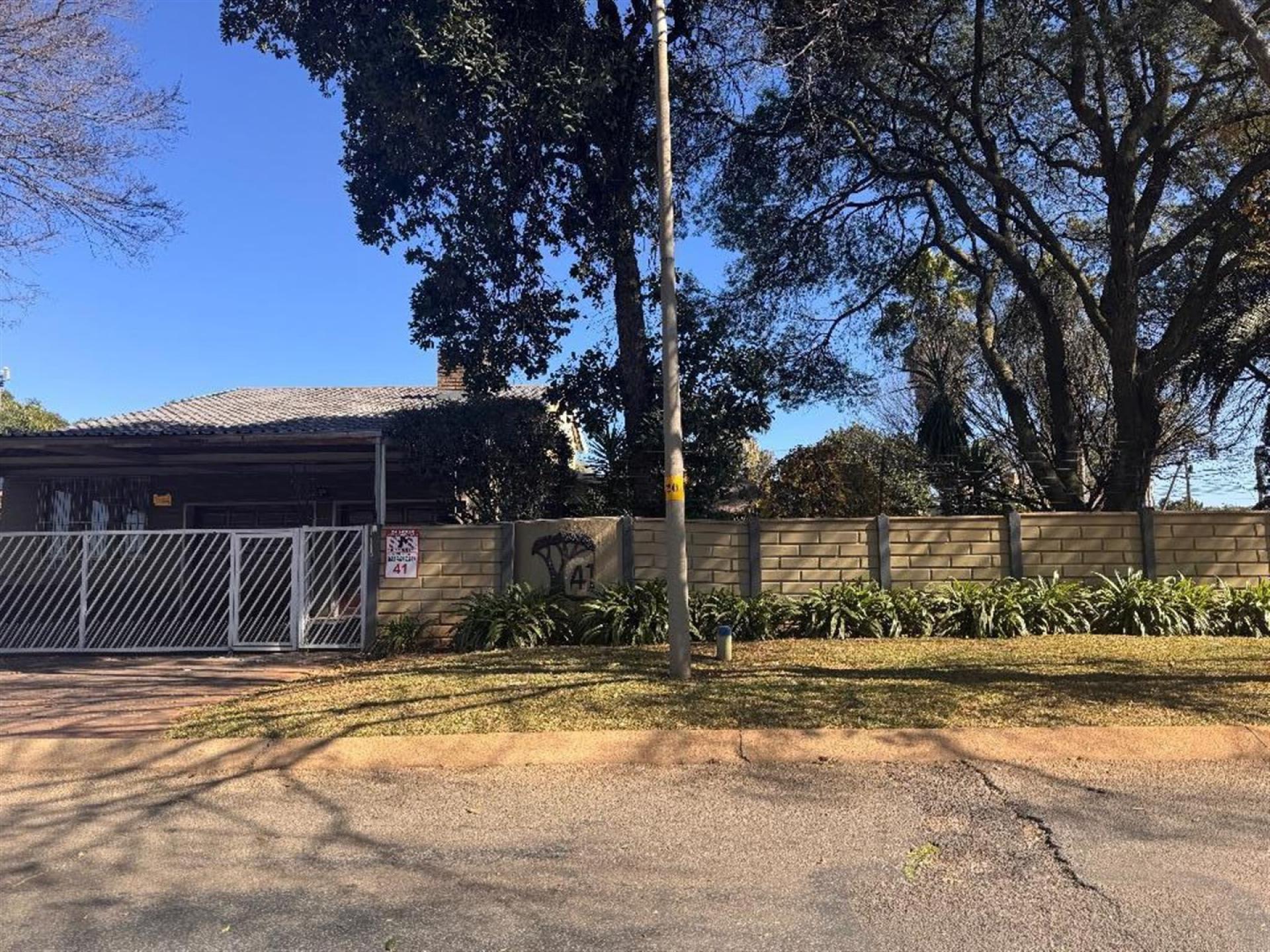 Front View of property in Van Riebeeckpark