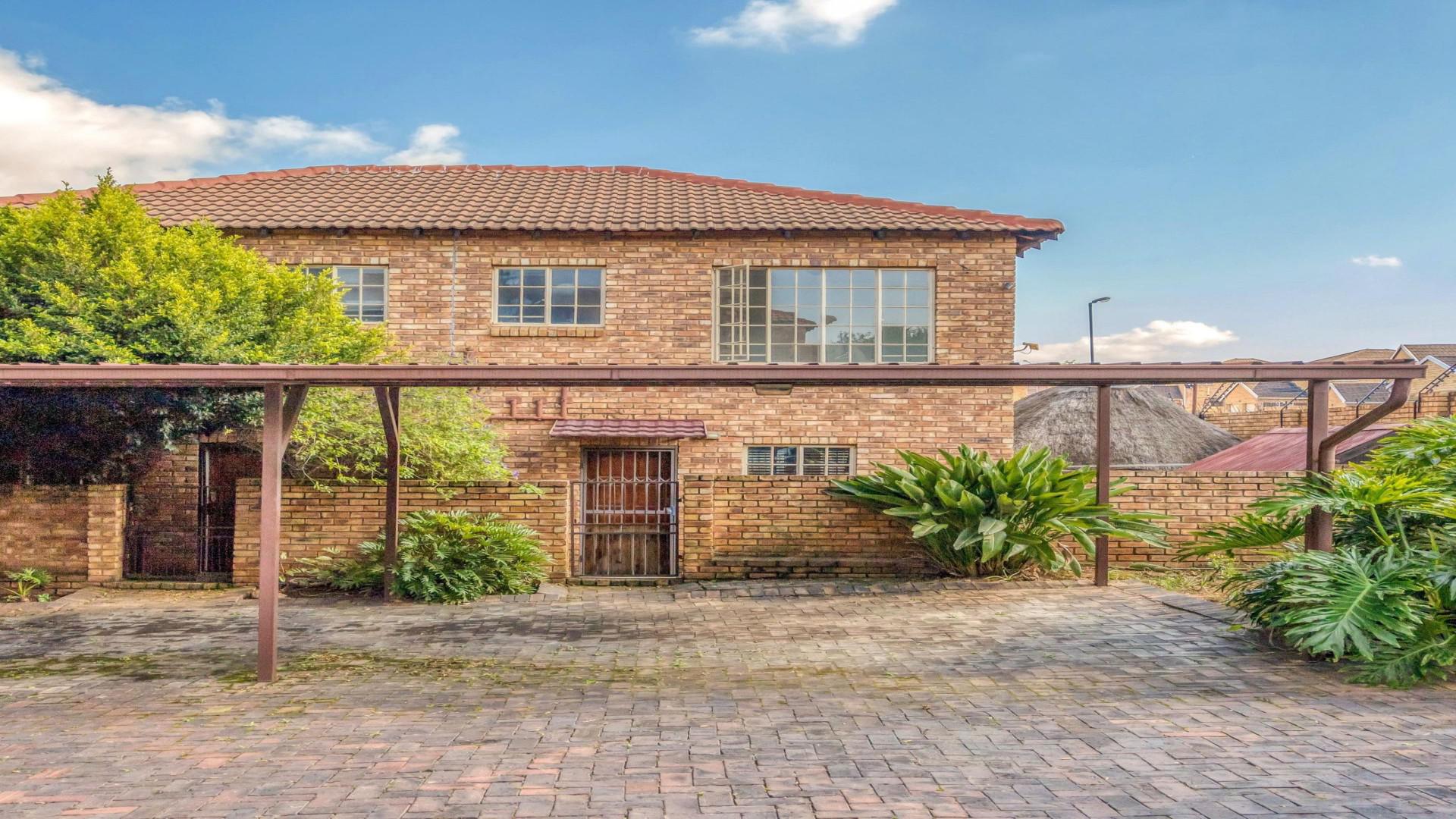 Front View of property in Wilgeheuwel 