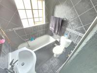 Bathroom 1 of property in Wilgeheuwel 