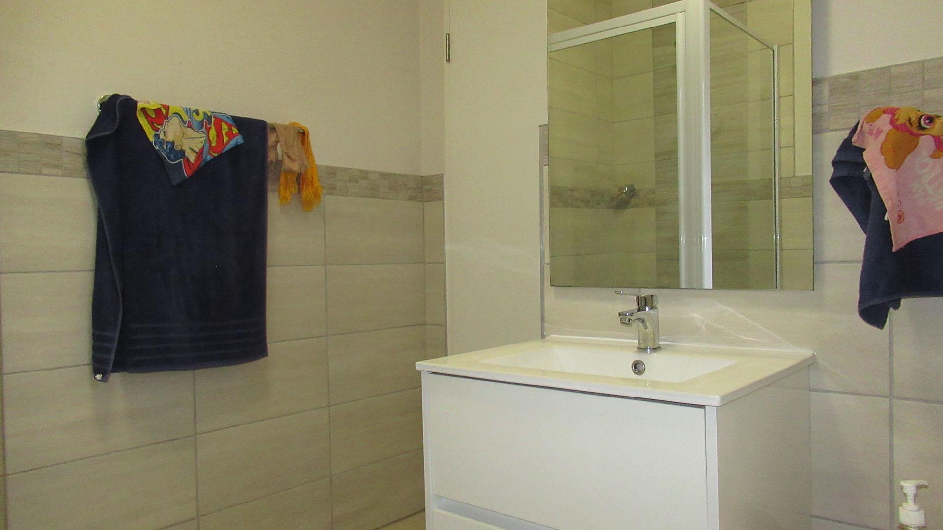 Bathroom 1 - 6 square meters of property in Roseacre