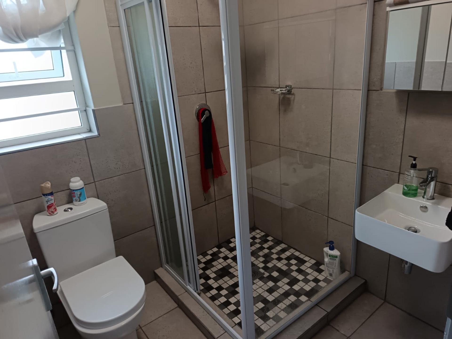 Main Bathroom - 4 square meters of property in Parkdene (JHB)