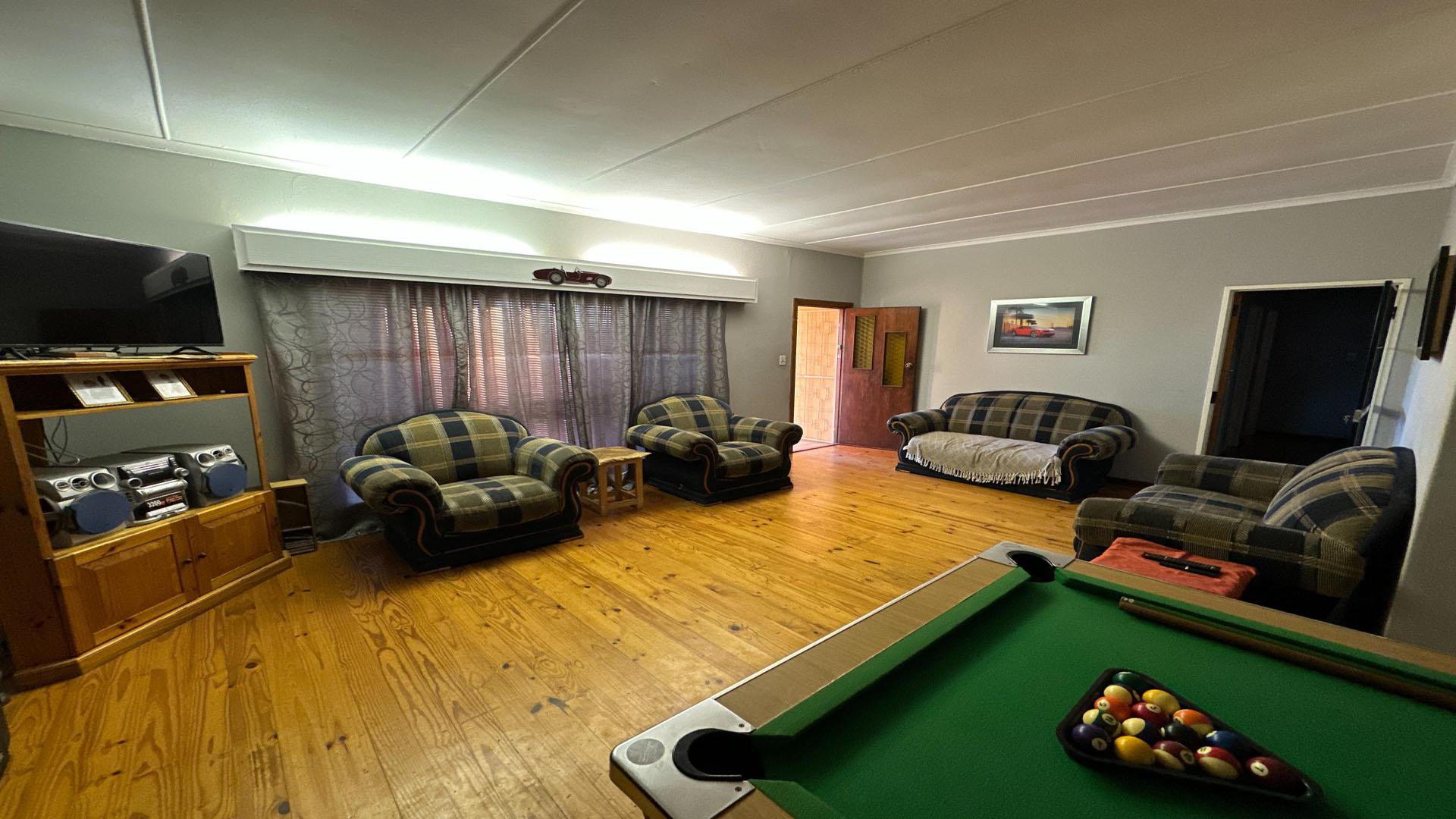Lounges of property in Uitenhage