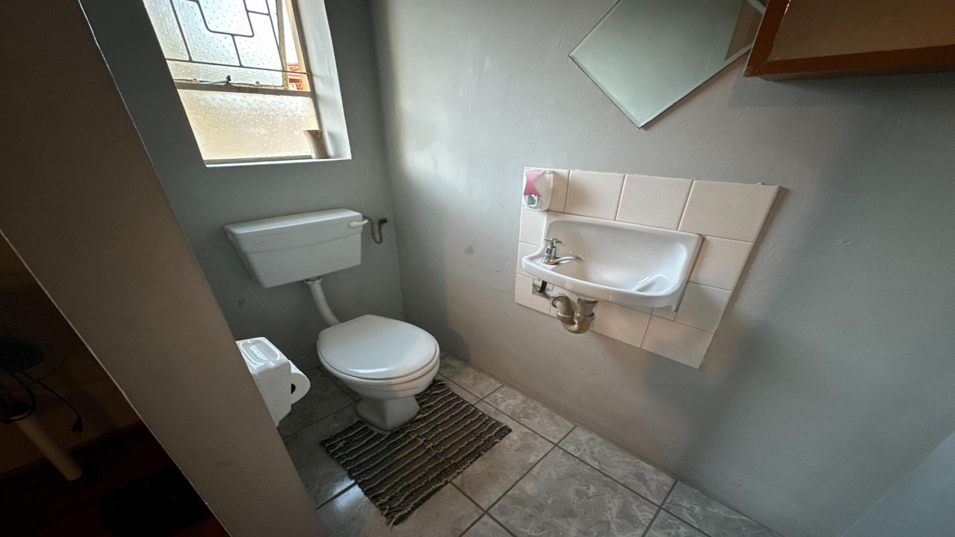 Bathroom 1 of property in Uitenhage