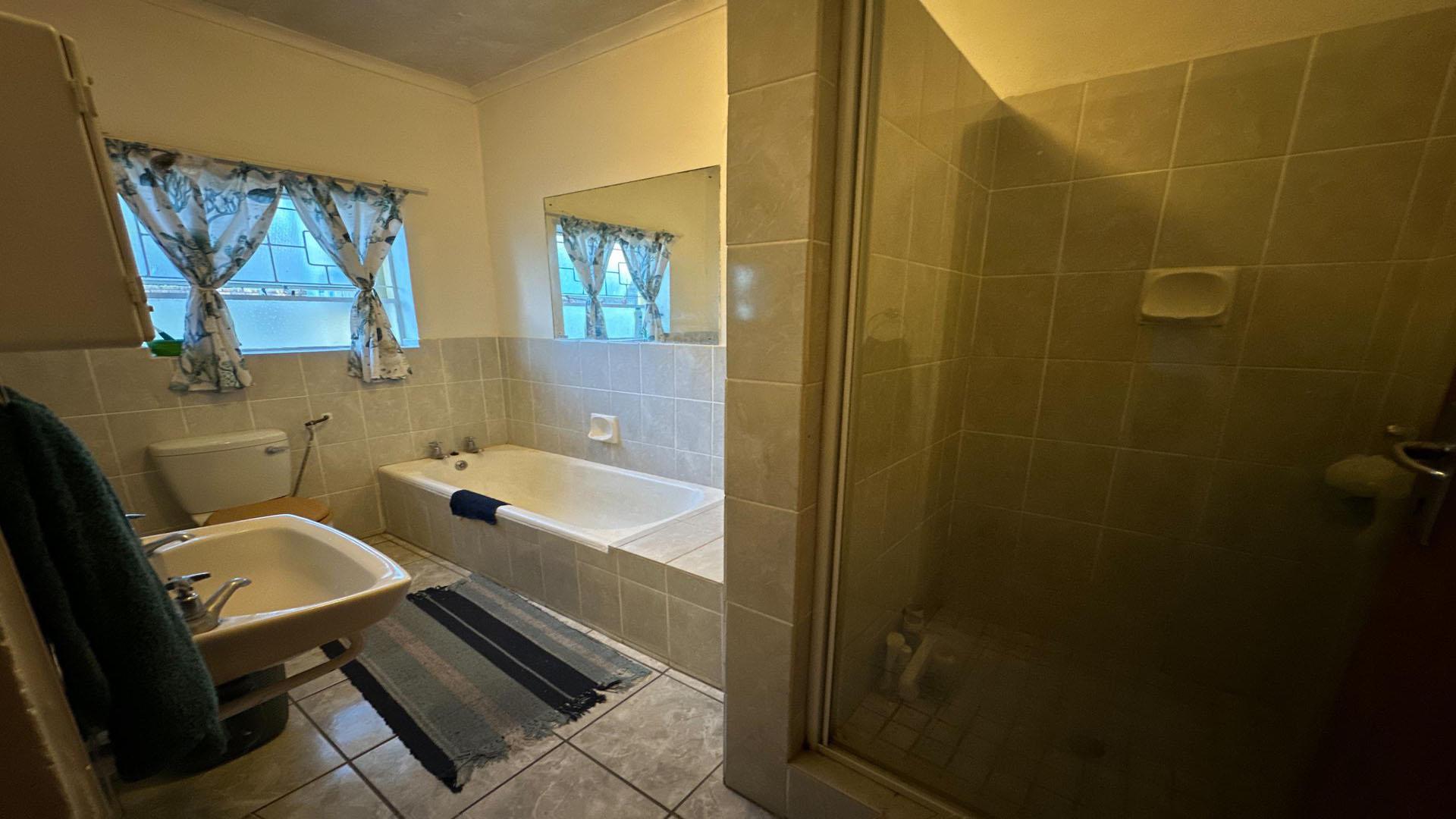 Bathroom 2 of property in Uitenhage