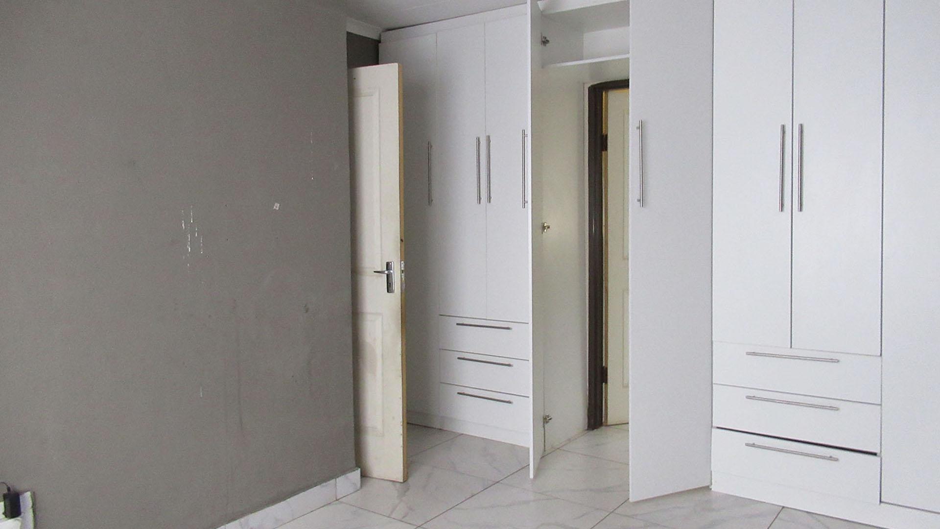 Main Bedroom - 15 square meters of property in Naturena