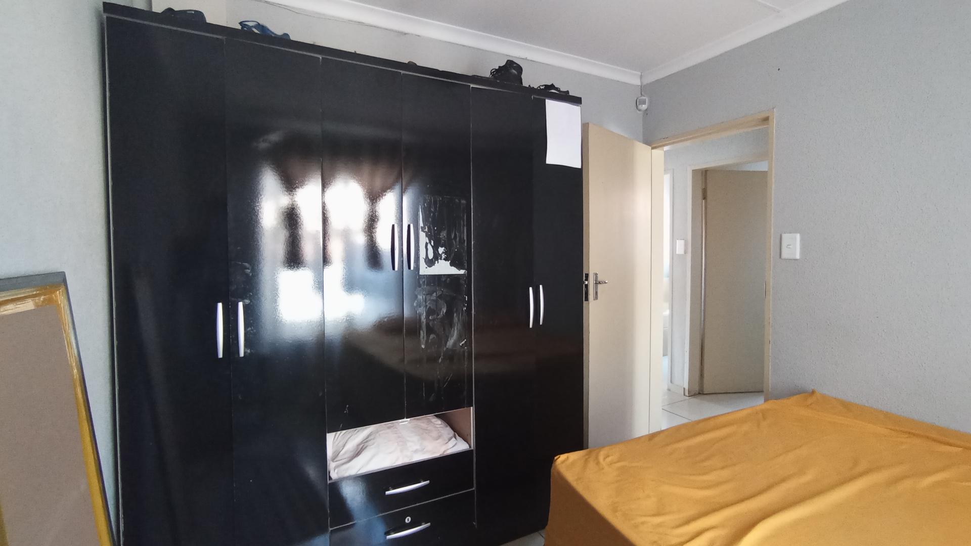 Bed Room 2 - 10 square meters of property in Soshanguve East