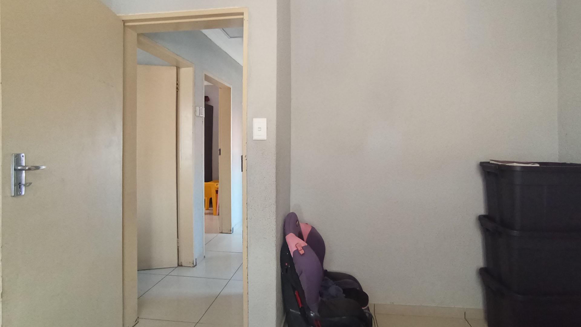 Bed Room 3 - 8 square meters of property in Soshanguve East